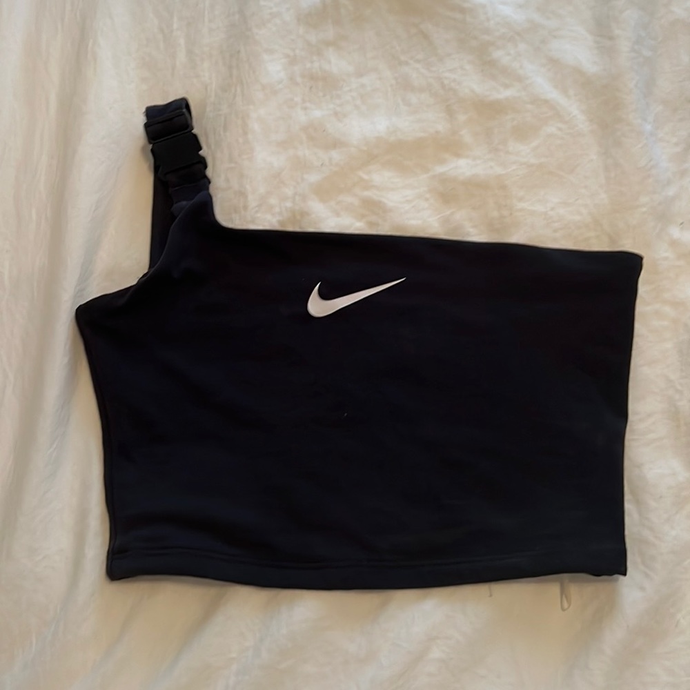 Used Nike women’s top size XS in black color